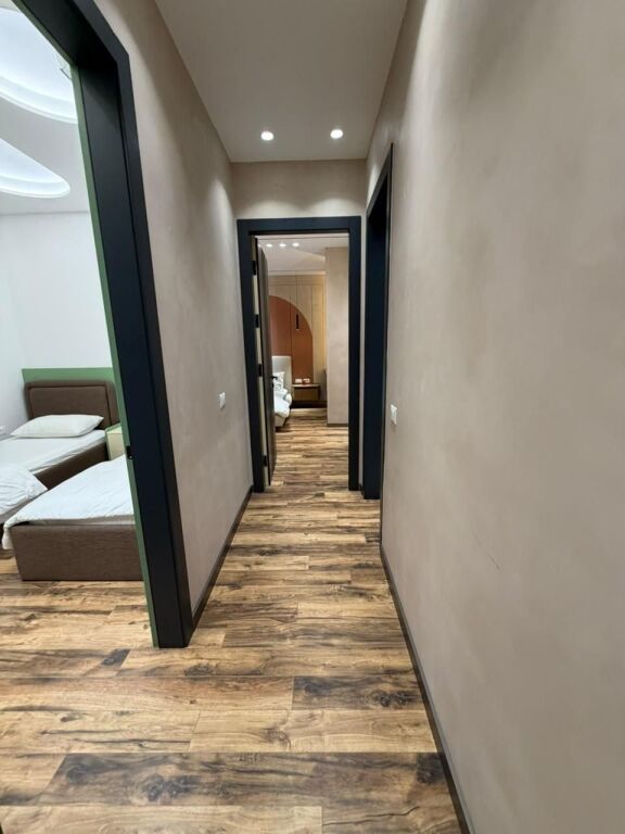 Apartament 2+1+2 me 2 Poste Parkimi në Kompleksin Delijorgji për shitje!