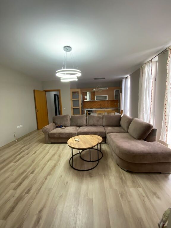 Appartamento 2+1 + Garage, in affitto, Komuna e Parisit.