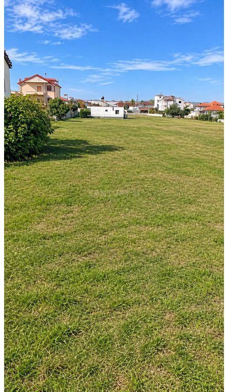 SHITET TOKË – PRANË QENDRËS TREGTARE UNIVERS &amp; KOMPLEKSIT UNIVERSITY 120,000 € 11,000,000 Lekë