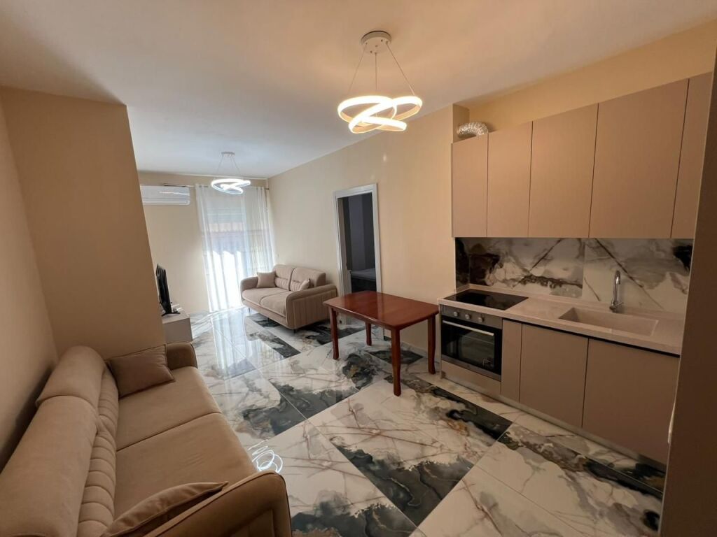 QIRA APARTAMENT 2+1, QENDER DURRES 500 EURO