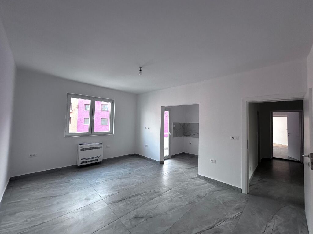 VENDESI APPARTAMENTO 2+1+2T VICINO ALLO STADIO, VALA PARK – DURRËS