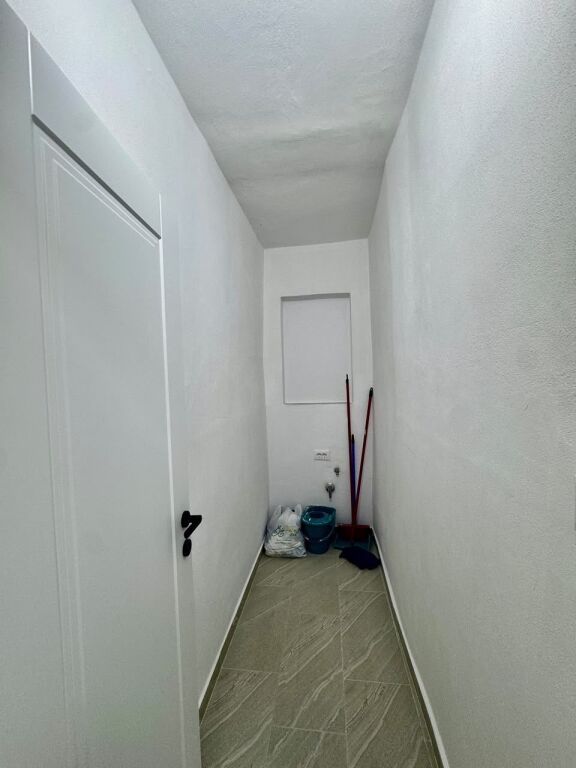 Empty 2+1 apartment for rent in Myslym Shyri, near Kastrati