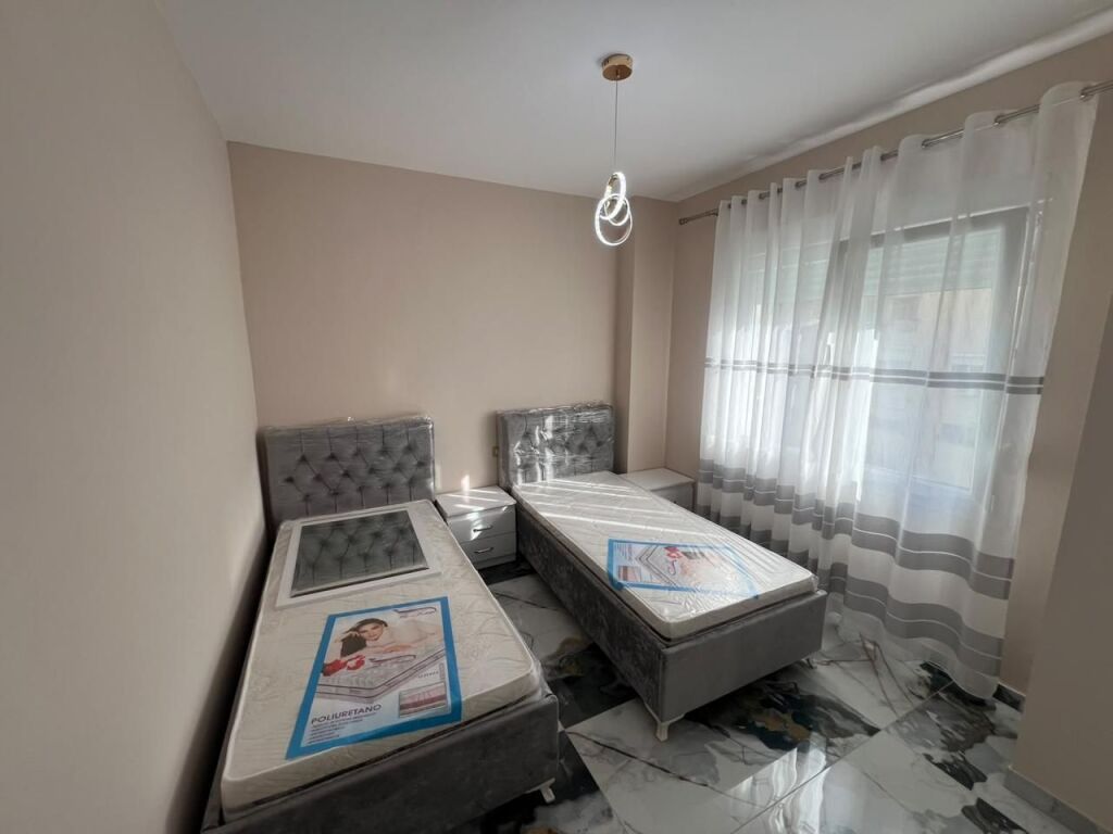 QIRA APARTAMENT 2+1, QENDER DURRES 500 EURO