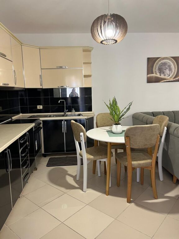 Apartament 2+1 me qera tek Kthesa e Kamzes