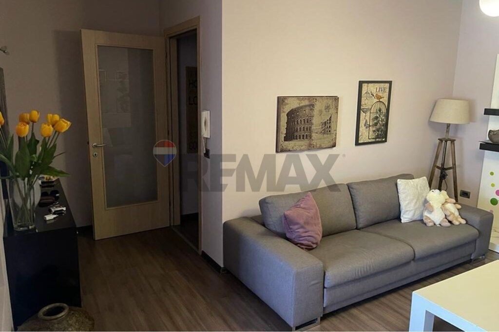 Apartament - Për Qira - Pallati me Shigjeta