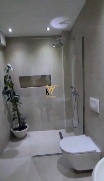 OFFICE FOR RENT 80 M2 AT PAZARI I RI 60,000 LEKE