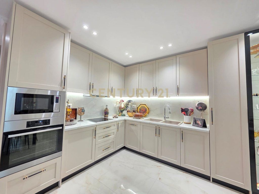 VILLA FOR RENT, LOCATED IN THE XHAMLLIK AREA, TIRANA! 1,500 € /Month
