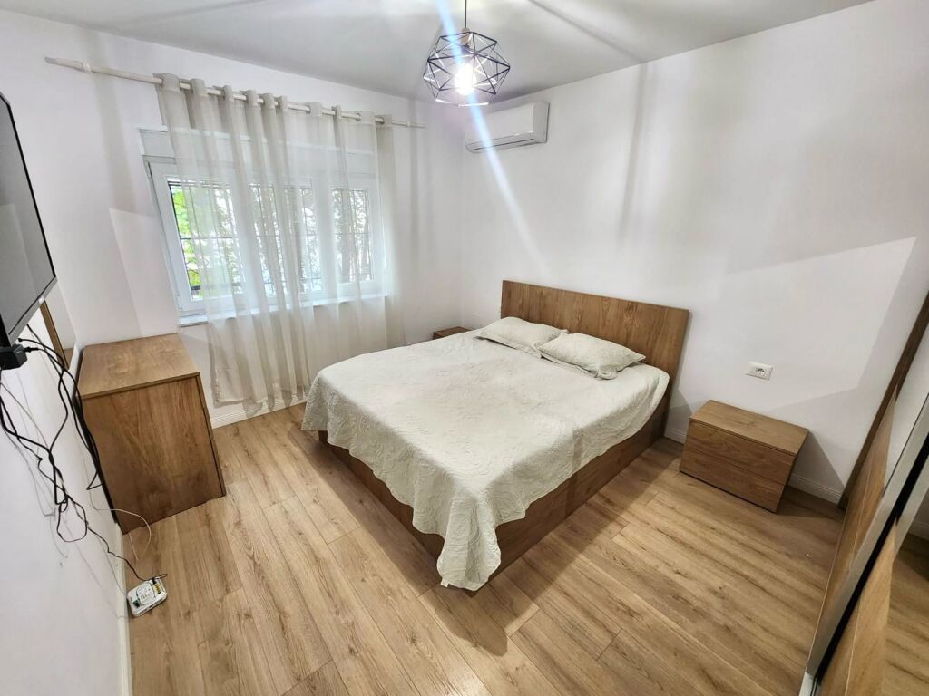 # FOR RENT: 2+1 📍Petro Nini - Lake Area, Blloku | 2nd Floor | Area: 60m² - 100% Fully Furnished | 60,000 ALL/Month