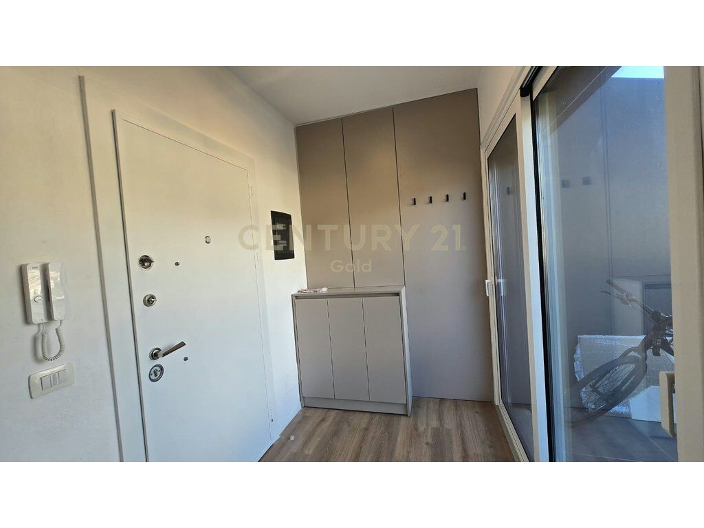 Jepet me qera Apartament modern 2+1, Shkolla e Kuqe