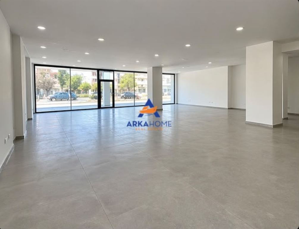 LOCALE COMMERCIALE IN AFFITTO 202 M2 "KAMËZ" 2020 EURO