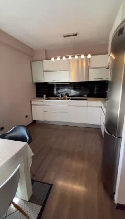 Shitet apartament 2+1 tek Pallati me Shigjeta .