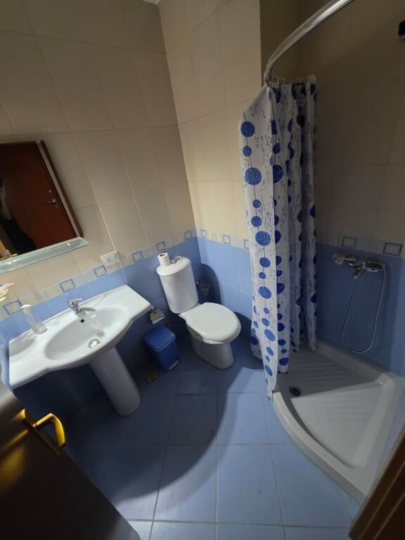 Shitet apartament 2+1+2 tek Fresku , tek Fizika Berthamore .