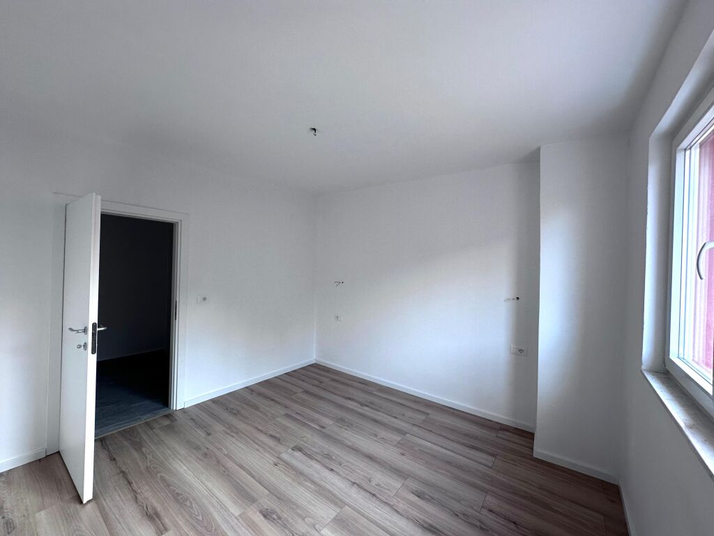 VENDESI APPARTAMENTO 2+1+2T VICINO ALLO STADIO, VALA PARK – DURRËS