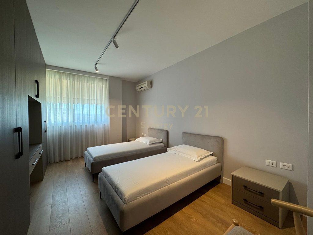 Appartamento 2+1+2 in affitto sul Boulevard Zogu i Parë, Tirana 1.500 € /Mese