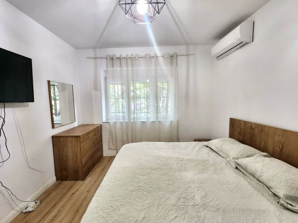 # FOR RENT: 2+1 📍Petro Nini - Lake Area, Blloku | 2nd Floor | Area: 60m² - 100% Fully Furnished | 60,000 ALL/Month