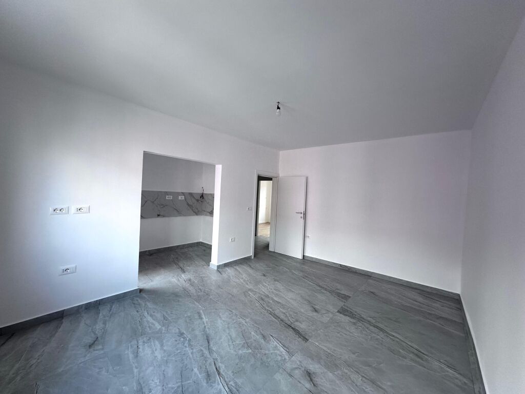 VENDESI APPARTAMENTO 2+1+2T VICINO ALLO STADIO, VALA PARK – DURRËS