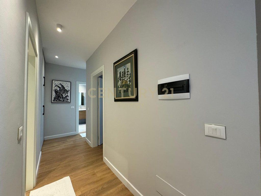 Appartamento 2+1+2 in affitto sul Boulevard Zogu i Parë, Tirana 1.500 € /Mese