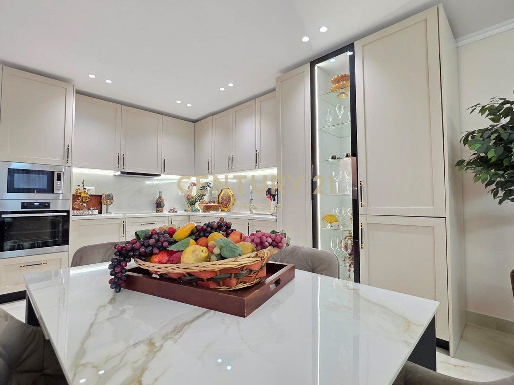 VILLA FOR RENT, LOCATED IN THE XHAMLLIK AREA, TIRANA! 1,500 € /Month