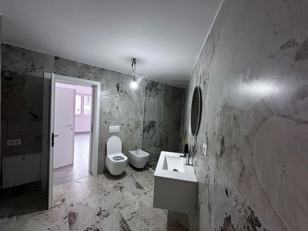 VENDESI APPARTAMENTO 2+1+2T VICINO ALLO STADIO, VALA PARK – DURRËS