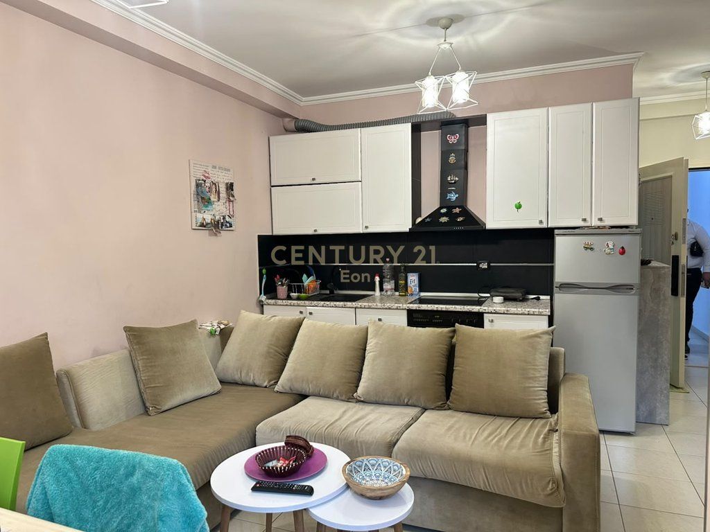 SHITET APARTAMENT 2+1 PRANE DETIT, PERBALL HOTEL HENRY NE MALIN E ROBIT !
