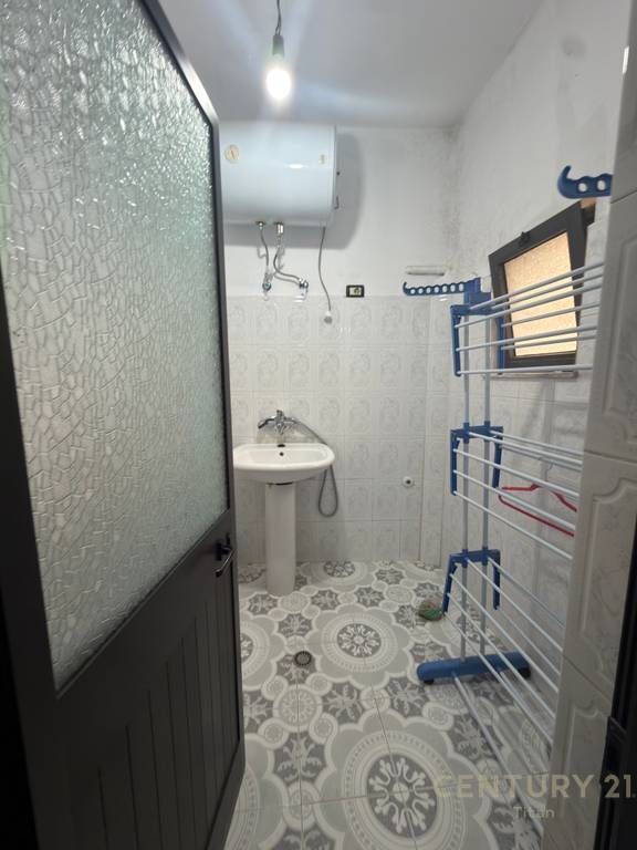 2+1+2 apartment for rent in Don Bosko near the church, 1st floor of a villa by the road, €500/month