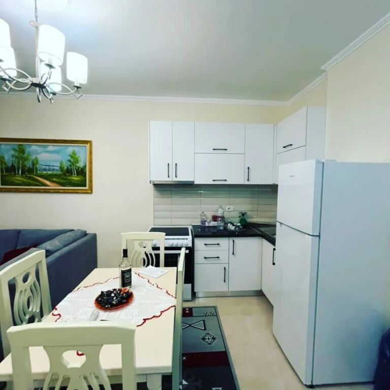 Apartament 1+1 . Ndodhet te Le Palazzine . Kati i 3 . Dritat dhe uji perfshihen ne cmim per kohe te gjate.