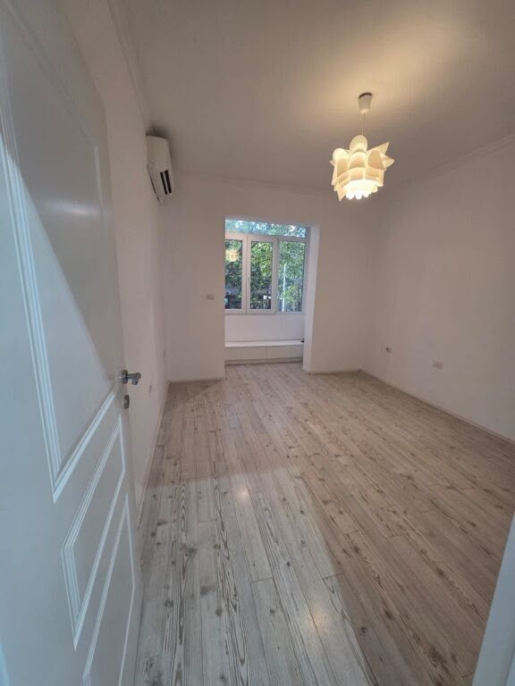 AMBIENT 2+1 ME QIRA PËR BIZNES – 21 DHJETORI, TIRANË