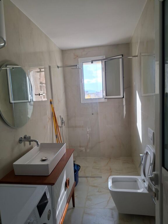 Apartament 1+1 . Ne pallat ekzistues . E sapomobiluar