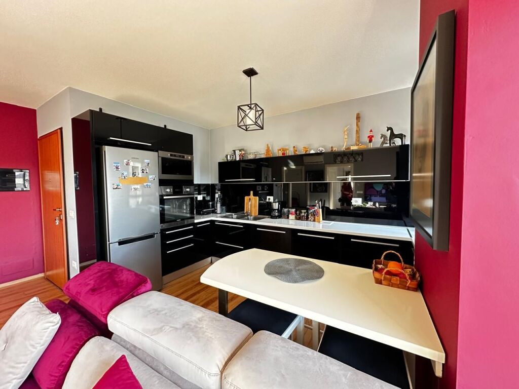 2+1 apartment for rent in the center, Zogu i 1 Boulevard.