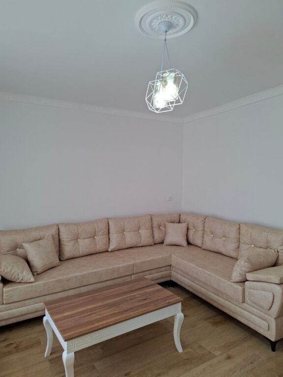 🏡 APARTAMENT 1+1 ME QIRA – RRUGA E RE, VLORË