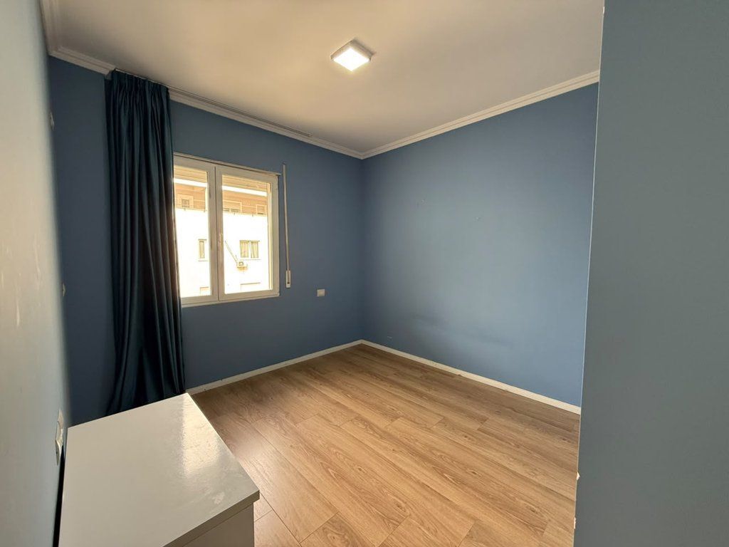 VENDESI APPARTAMENTO 3+1+2, LAGO SECCO, VICINO AL RADISSON TIRANA