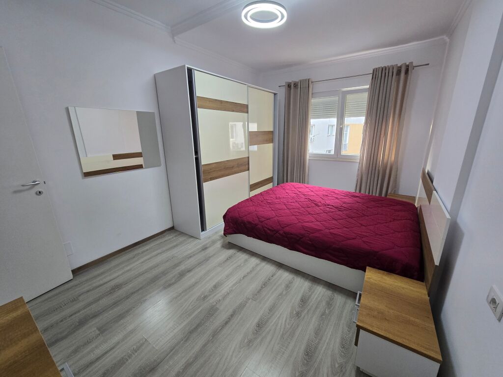 Apartament 1+1+ Ballkon  Me Qira ne Xhamllik
