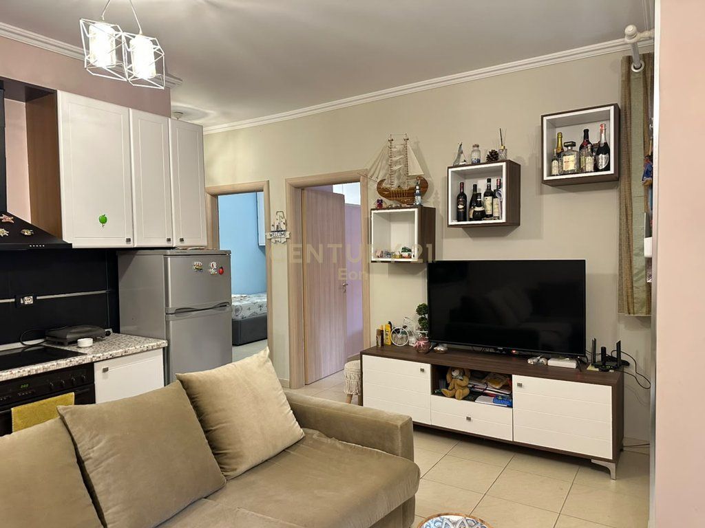 SHITET APARTAMENT 2+1 PRANE DETIT, PERBALL HOTEL HENRY NE MALIN E ROBIT !