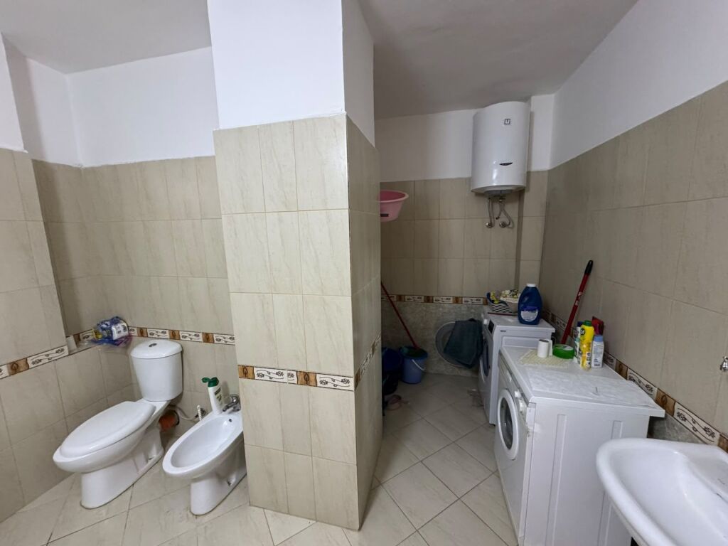 Jepet me qira apartament 1+1 në Plazh Iliria, Durrës.
