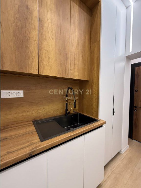 1+1 APARTMENT FOR RENT, MYSLYM SHYRI, TIRANA!