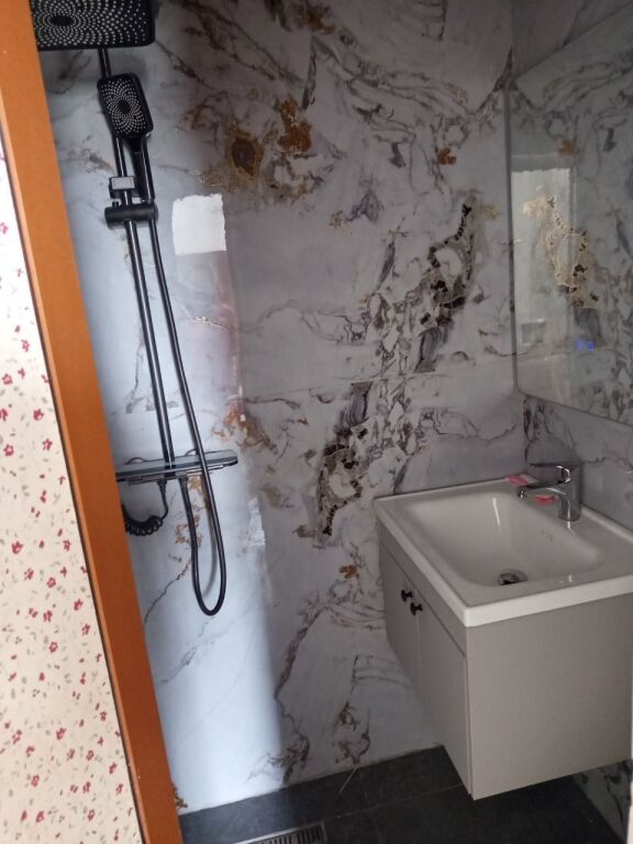 GARSONIERE 300 EURO VILAT GJERMANE