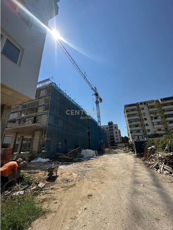 🏢 SHITET – 270 m² GARAZH / AMBIENT INVESTIMI 230,000 €