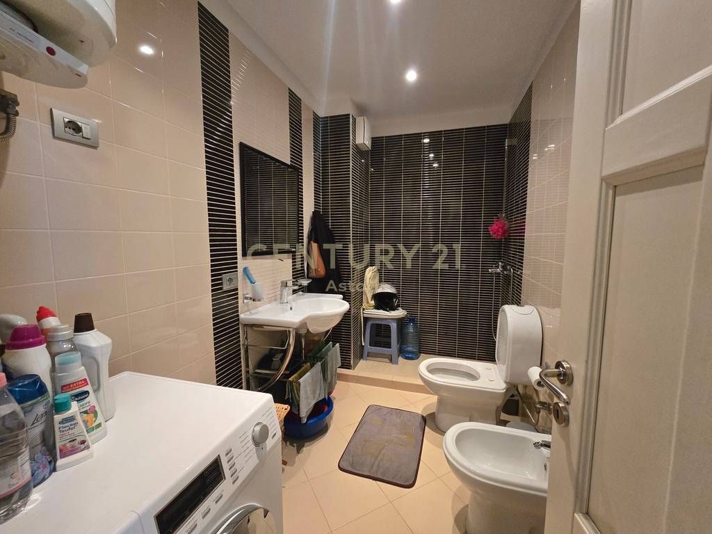 SHITET APARTAMENTI MOBILUAR 2+1+2, TEK LIQENI I THATE