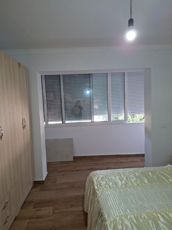 🏡 APARTAMENT 1+1 ME QIRA – RRUGA E RE, VLORË
