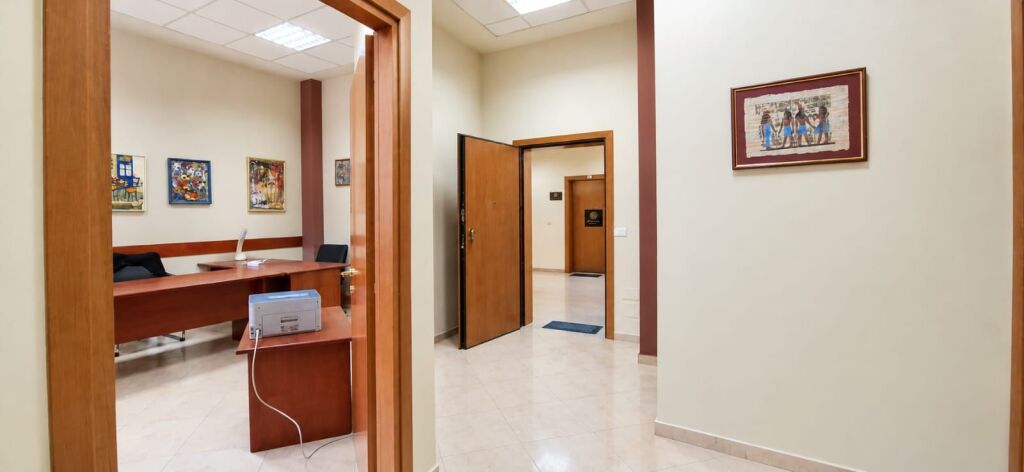 # In Affitto: Ufficio con 2 Ambienti di Lavoro 📍 Myslym Shyri (Molto Vicino al Centro) – 60.000 ALL/Mese – Superficie: 70m² – Edificio Nuovo || Posizione Premium