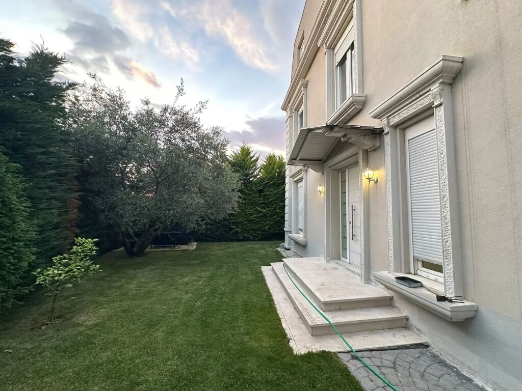 VILLA A 3 PIANI IN AFFITTO A TEG 250.000 LEKE FH-100183