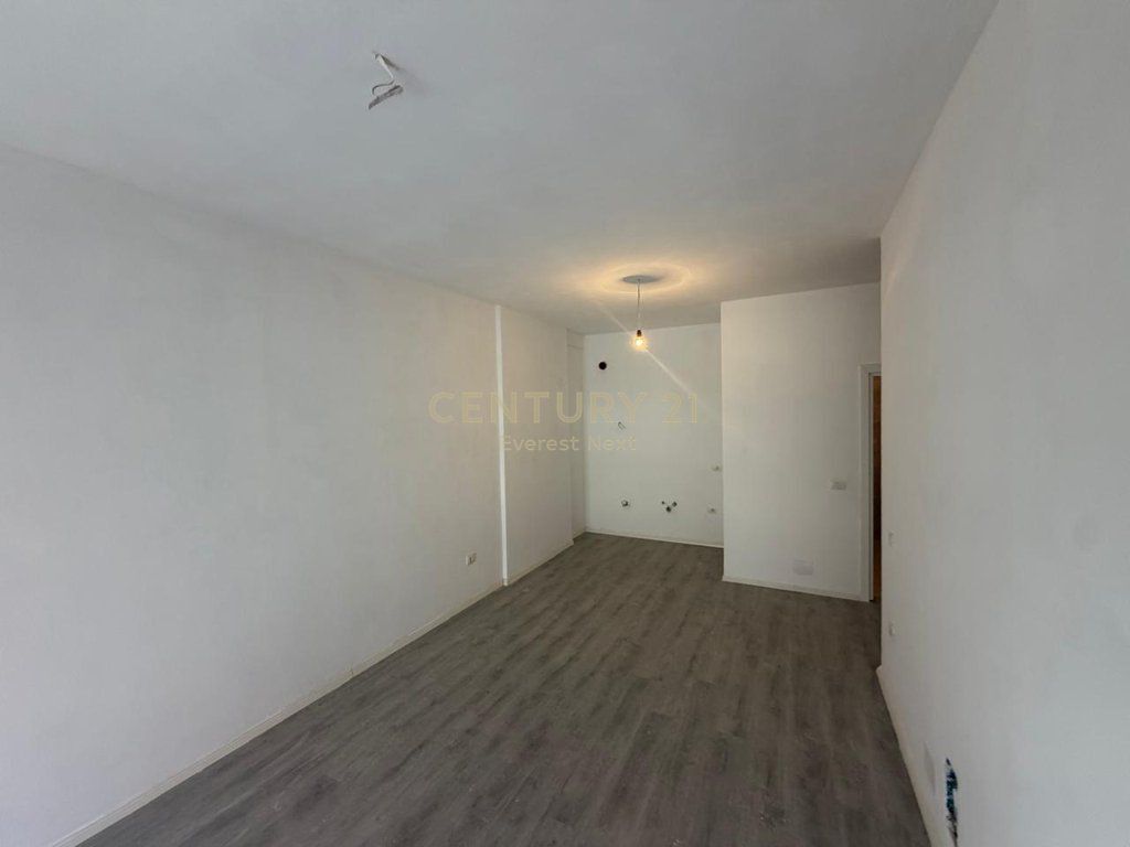 VENDESI APPARTAMENTO 2+1+2 IN VIA 5 MAJI 199,000 €