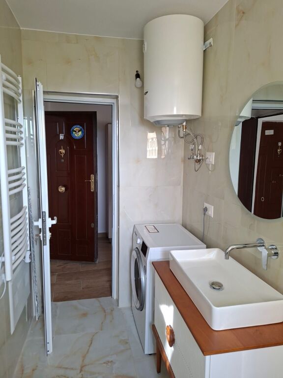 🏡 APARTAMENT 1+1 ME QIRA – RRUGA E RE, VLORË