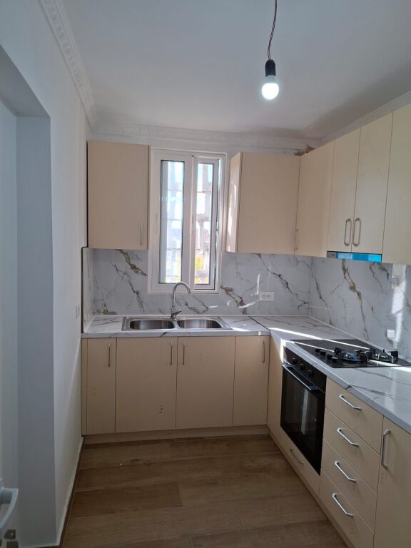 🏡 APARTAMENT 1+1 ME QIRA – RRUGA E RE, VLORË