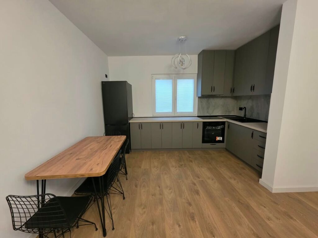 Appartamento 2+1 con veranda in affitto presso il Nuovo Boulevard, ex Stazione Ferroviaria .