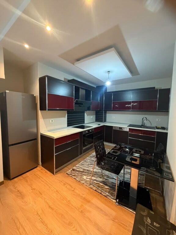 Apartament me qera 2+1 Komuna e Parisit