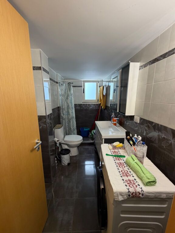 🏡🌊 QIRA AFATGJATË – APARTAMENT 2+1 NË VLORË! 🌊