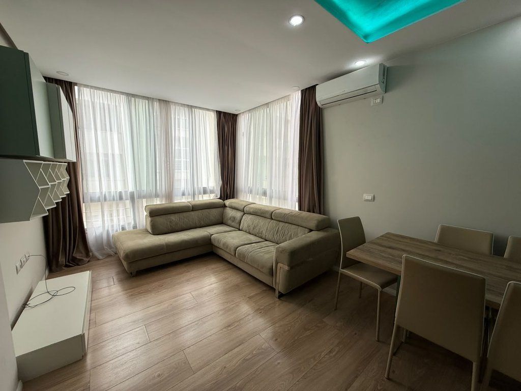 VENDESI APPARTAMENTO 3+1+2, LAGO SECCO, VICINO AL RADISSON TIRANA