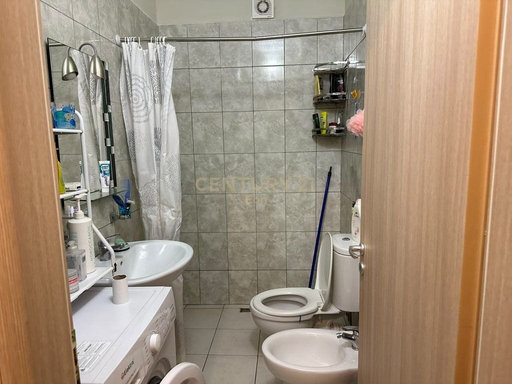 SHITET APARTAMENT 2+1 PRANE DETIT, PERBALL HOTEL HENRY NE MALIN E ROBIT !