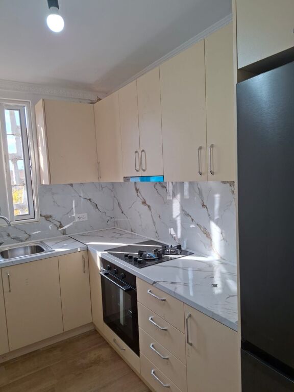 Apartament 1+1 . Ne pallat ekzistues . E sapomobiluar